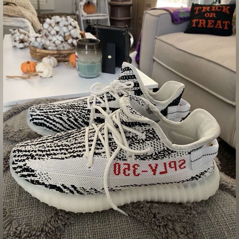 adidas Yeezy Boost 350 V2 - Zebra